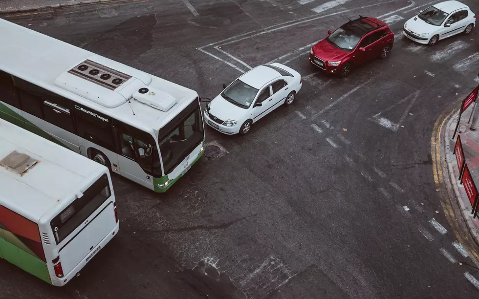 Do Maine Drivers Have to Yield To City Buses Pulling into Traffic?